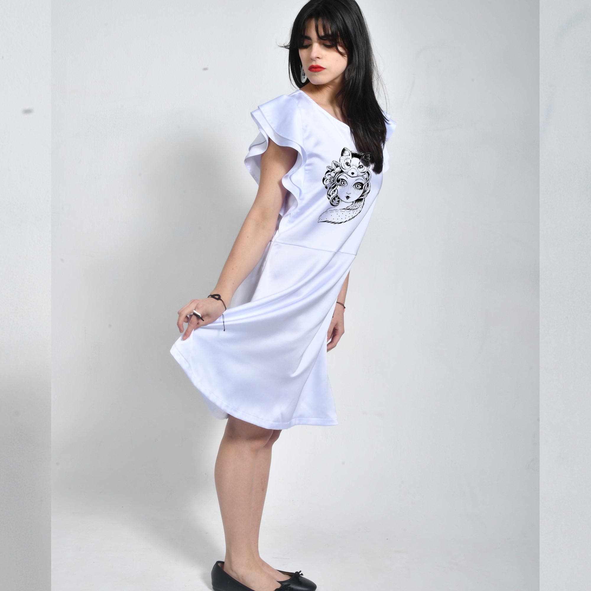 Vestido Blanco con Ilustración y Volantes