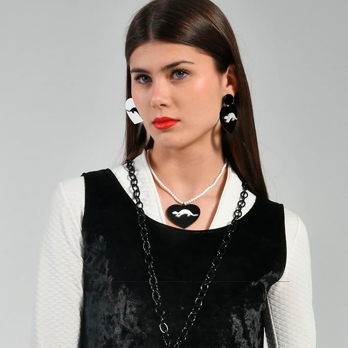 Collar Corazón Negro y Marta Cibelina